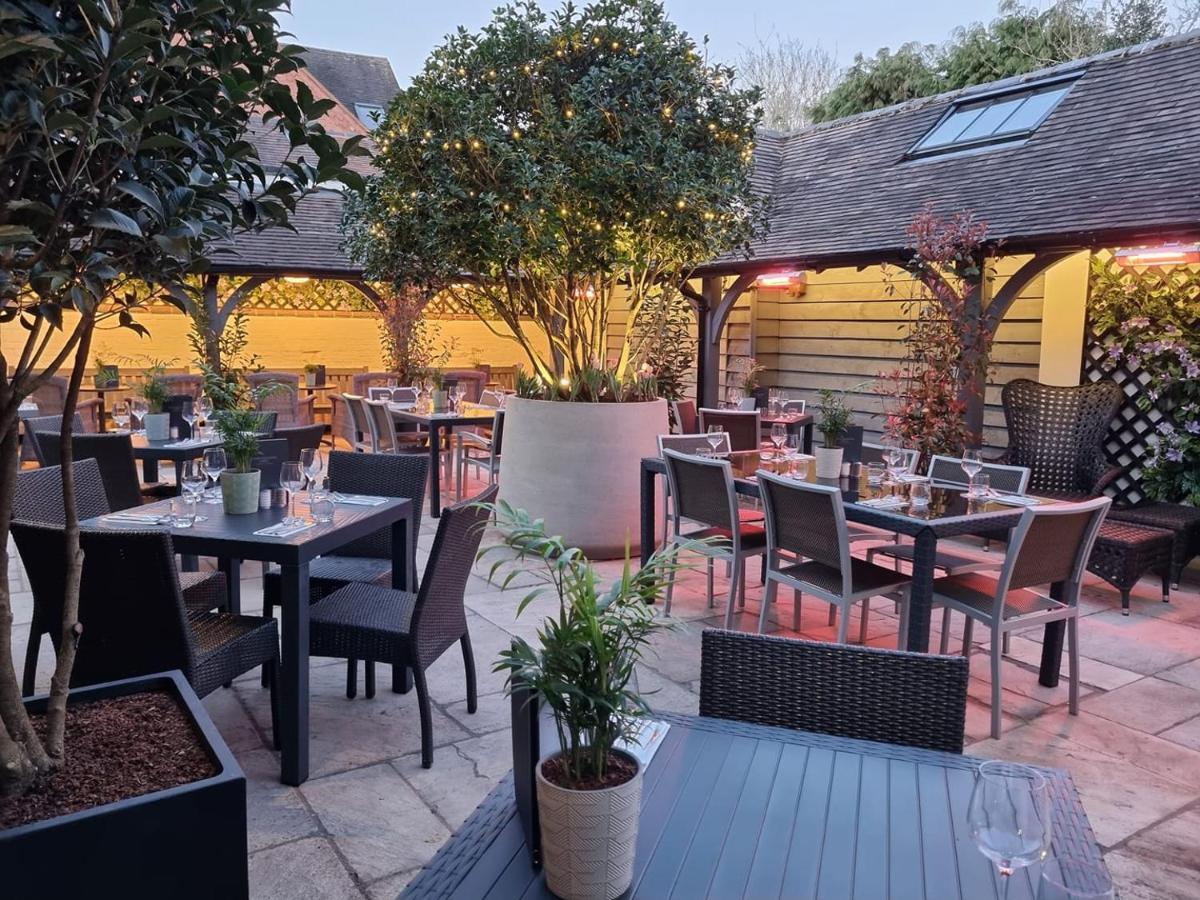 The Lion Hotel Brewood エクステリア 写真