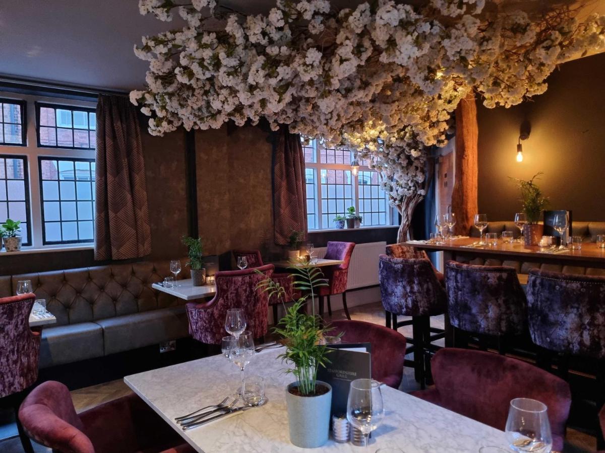 The Lion Hotel Brewood エクステリア 写真