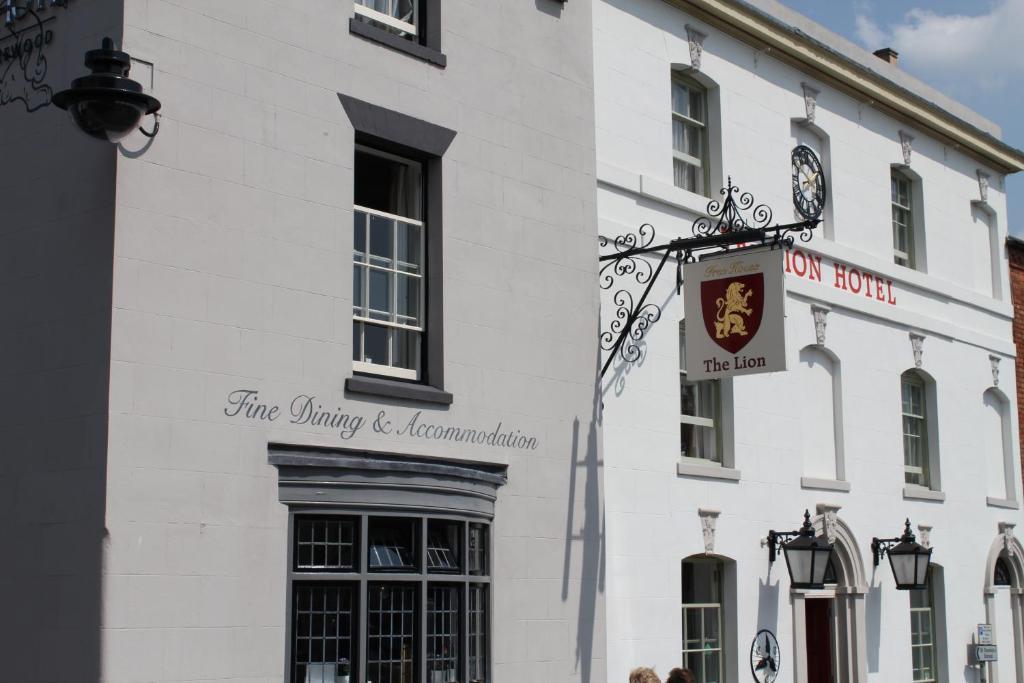 The Lion Hotel Brewood エクステリア 写真