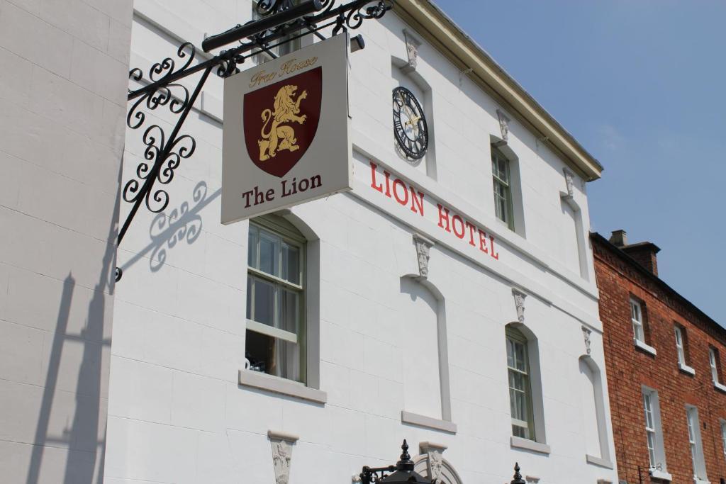 The Lion Hotel Brewood エクステリア 写真